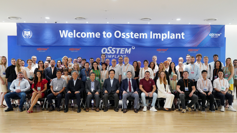 Clínicos europeos visitan la sede central de Osstem Implant para explorar soluciones de odontología digital